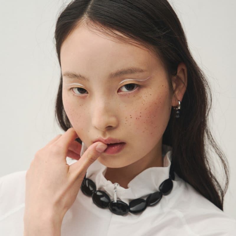 

tout black whale necklace S