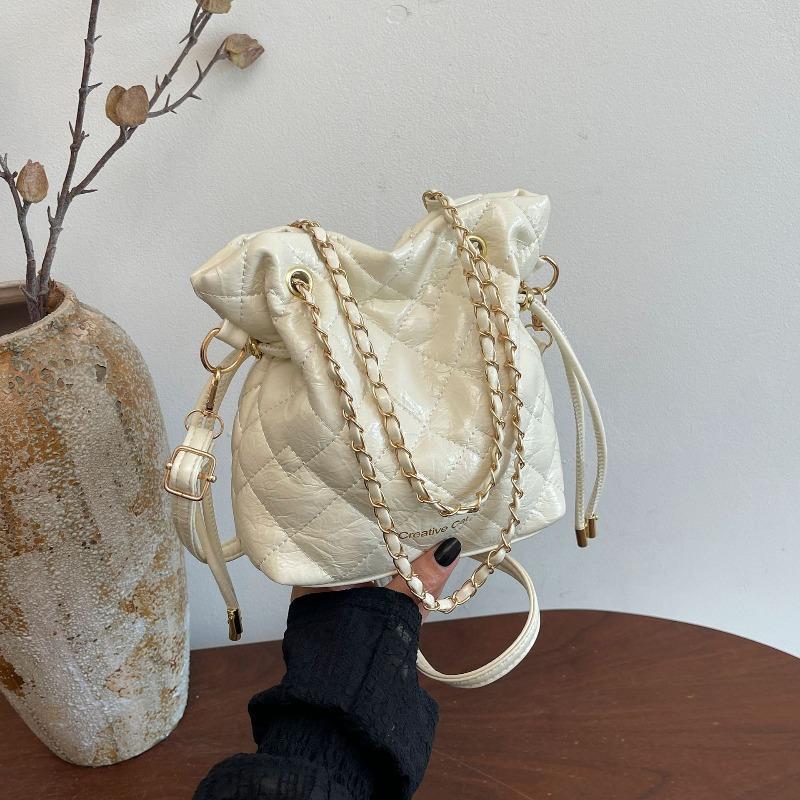 Rhombus chain shoulder messenger bag women's new sense fashion commuter tote bucket bag
