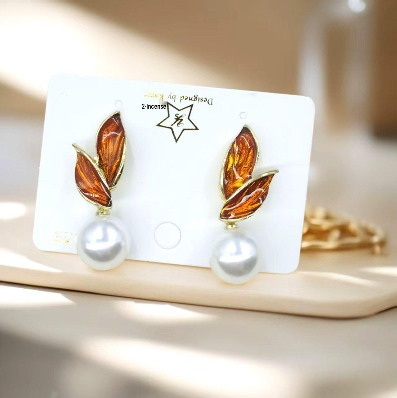 Champagne Leaf Pearl Earrings: Elegant Retro Studs with a Versatile, Fashionable Design for Women