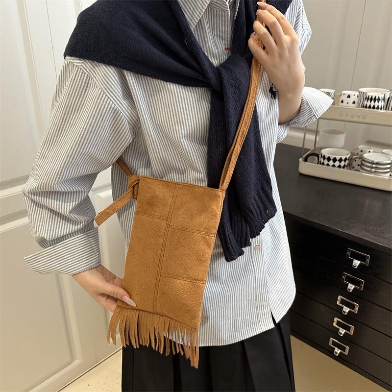Niche design new women's bags spring and summer retro simple trend fringed single shoulder messenger bag vertical mobile phone bag