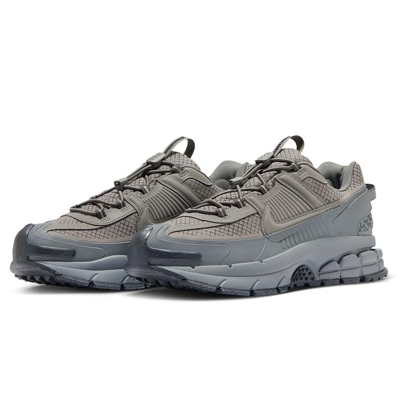 Nike Herren Freizeit Schuhe ZOOM VOMERO ROAM Sportschuhe