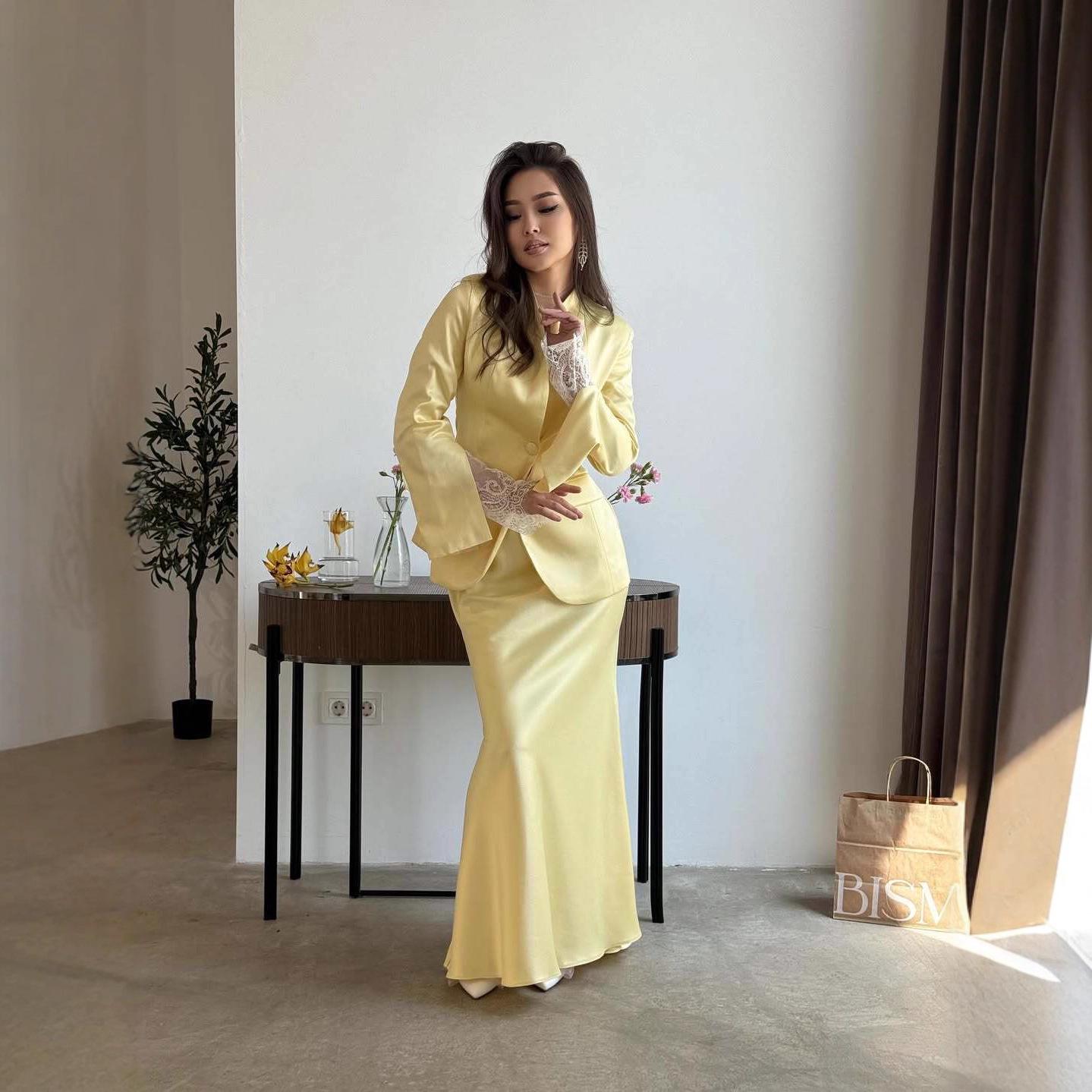 

Жіночий комплект: довга сукня з V-подібним вирізом та приталеним силуетом та жакет, Осінь 2025 XL жовтий