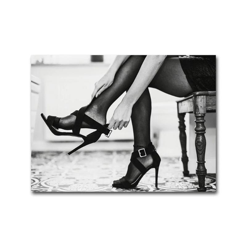 Contemporary Glam Wall Art Fashionable High Heels  Glittering Eyes Woman Canvas Print for Living Room  Bedroom Decor