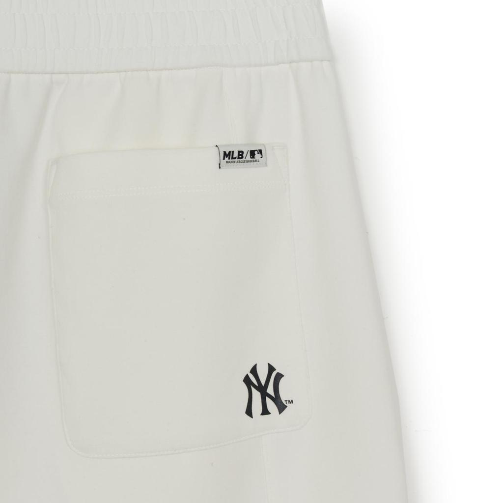 MLB New York Yankees SS26 Elastic Waist Retro Solid Color Comfortable Casual Shorts Unisex Shorts 3ASPB1063-50IVS