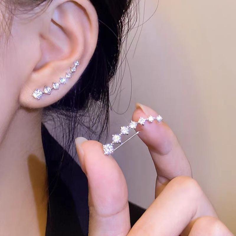 New Tide Korean Edition One-row Simple Temperament Earrings Women's Niche Design Sense Premium Stud Earrings Versatile Earrings