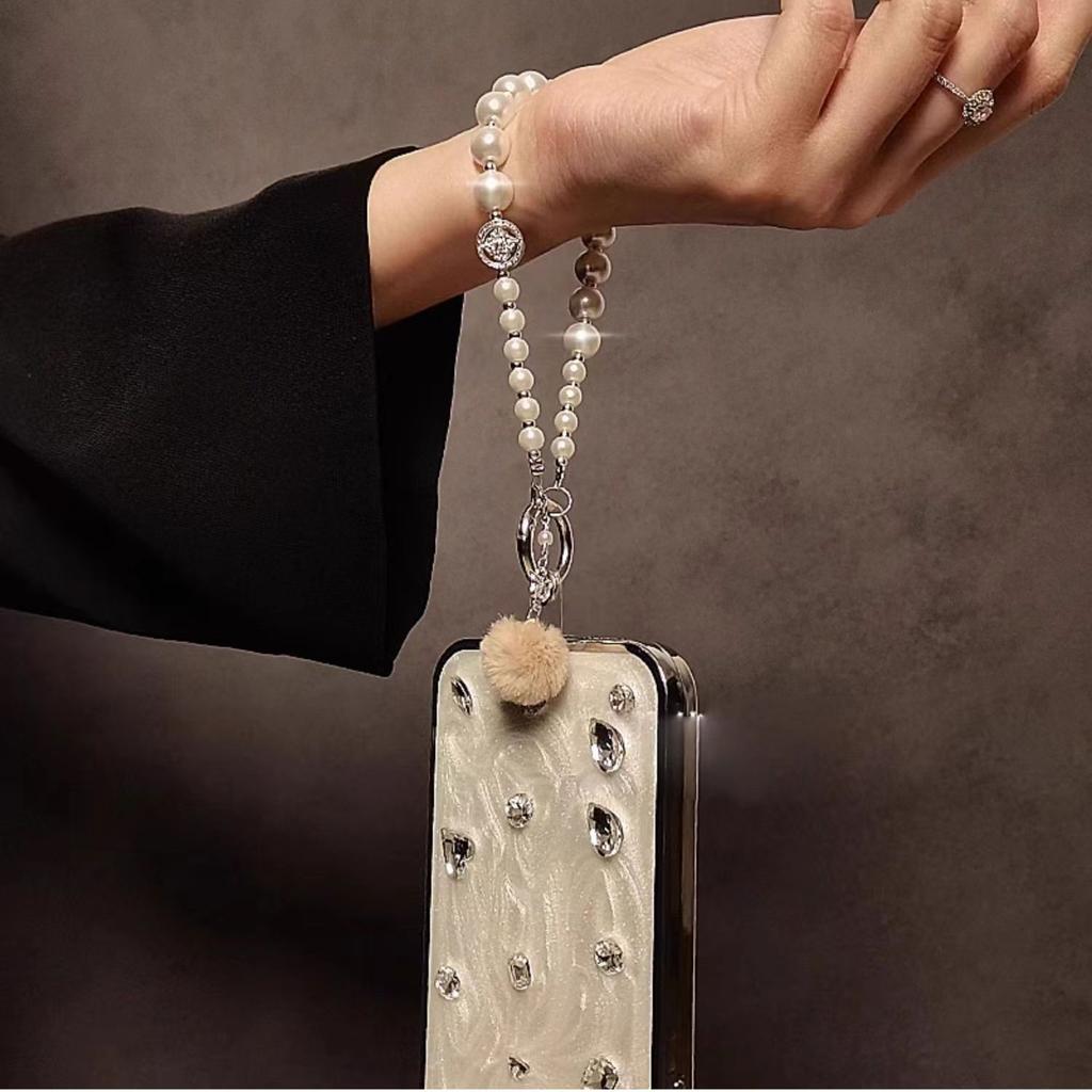 Luxury pearl mobile phone chain, pom-pom pendant, short mobile phone case, lanyard, bag, keychain, anti-lost gasket.