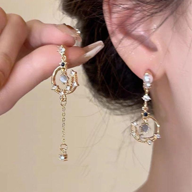 Koreanischer Stil Nicht-Piercing Ohrclip mit langem Quaste, Perlmutt Schmetterlings Design für Damen - High-End, Coole Mode.