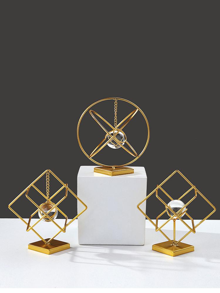 Nordic Luxury Metal Crafts Creative Crystal Ball Pendant Ornament for Living Room, Office Desktop Decoration