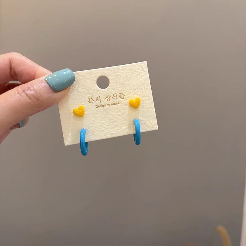 Ins Wind Pearl Love Earrings Women's Exquisite Niche Versatile High-end Stud Earrings 925 Silver Needle Explosive Earrings Wholesale