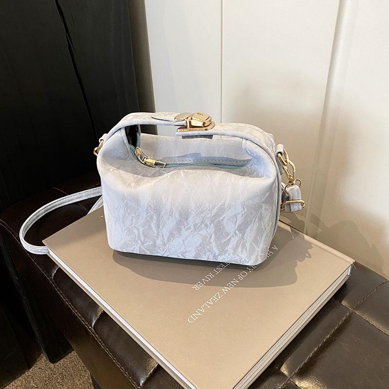 

Нова персоналізована трендова сумка-пельмень жіноча 2024 текстурна літня проста ретро повсякденна на плече кросбоді синій