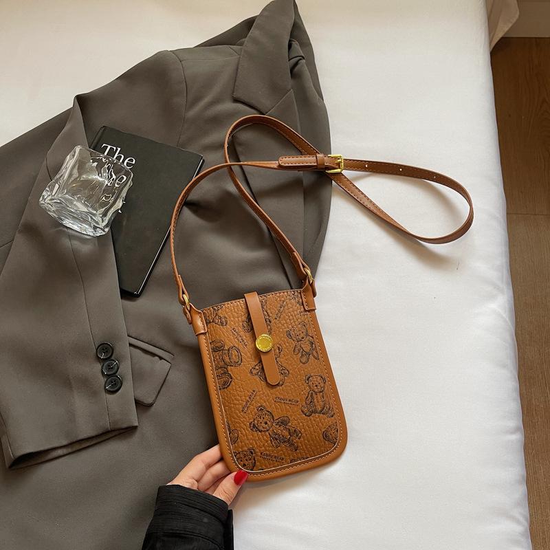 

Стильная и простая сумка контрастного цвета женская 2025 лето новая повседневная нишевая на плечо мессенджер трендовая сумка для мобильного телефона