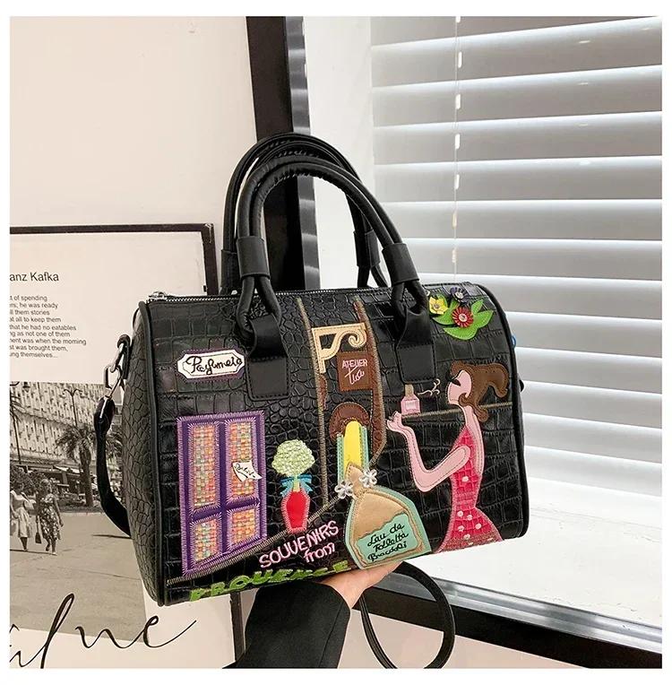 

Европейская и американская вышитая трехмерная женская сумка Новая большая вместимость плечевая сумка Бостонская сумка Модная сумка через плечо чёрный