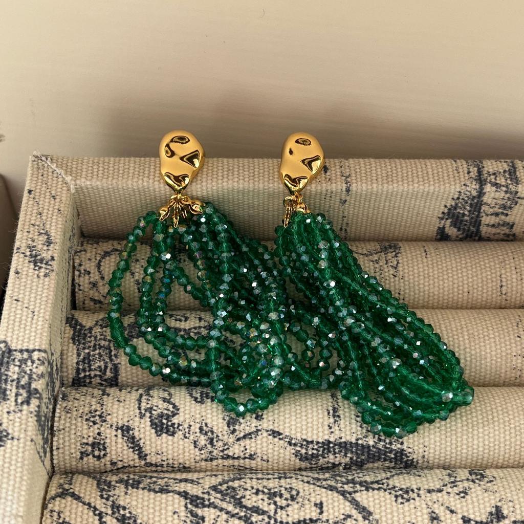 Temperament White Acrylic Exquisite Fringed Earrings Fashionable Versatile Women'S French Design Light Luxury High-End Stud Earrings