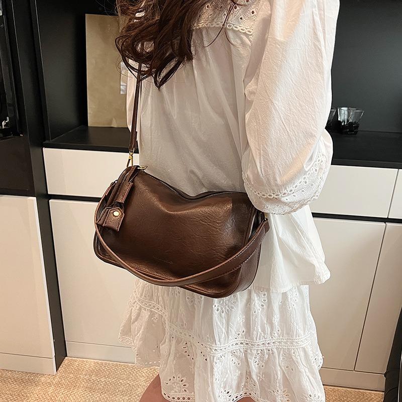 Retro Niche Bag Women's Spring and Summer New Fashion Messenger Bag Single Shoulder Underarm Bag Commuter Pillow Bag