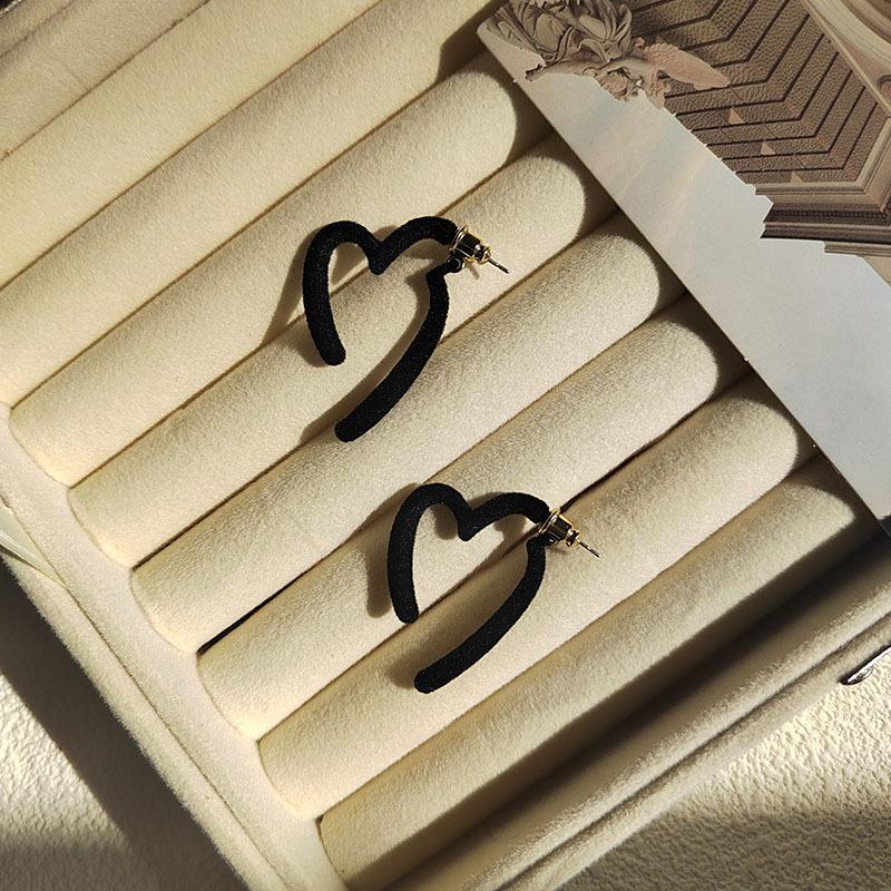 

Серьги-пусеты в виде сердца в стиле ретро 2023: Уникальная, Роскошная Мода для Женщин чёрный
