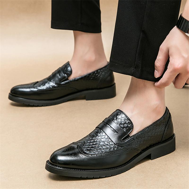 Retro Penny Loafers New Men's Pointed Patchwork Leather Brogues Shoes Designer Formal Wedding Prom Dress Homecoming Footwear