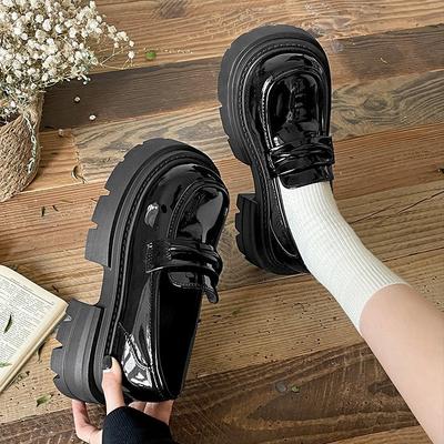 Moda işe gidip gelme retro çok yönlü platform küçük deri ayakkabılar kadın 2025 yeni ilkbahar ve sonbahar siyah Fransız tek pedallı loaferlar