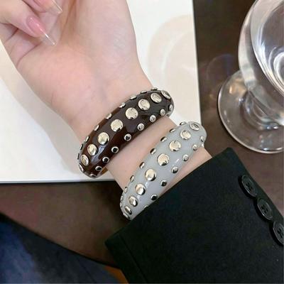 Retro Gradient Rivet Resin Bracelet Set: Versatile High-End Polka Dot Style