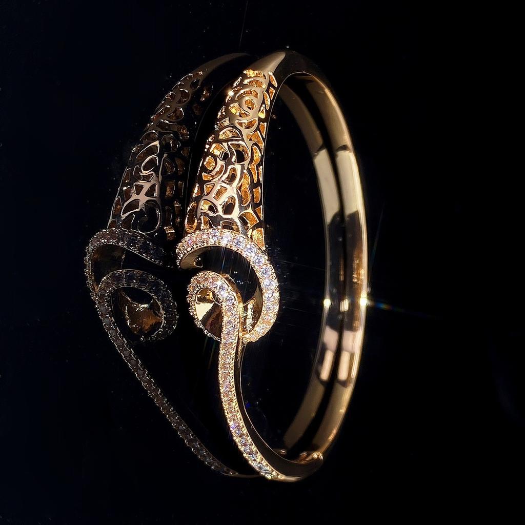 Ladies New Zircon Fashion Retro Hollow Design Exquisite Temperament Versatile Bracelet