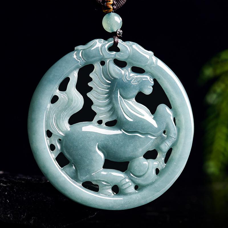 Pendente Zodiacale Cavallo in Giada Blu Naturale per la Buona Sorte