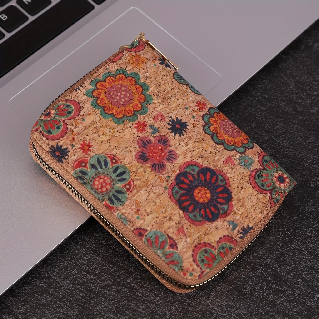 

Короткий жіночий гаманець у богемному стилі. Ретро-квітковий візерунок. Портмоне для монет. Етичний веганський шкіряний тримач для кредитної картки. Стильний функціональний аксесуар для щоденного використання.