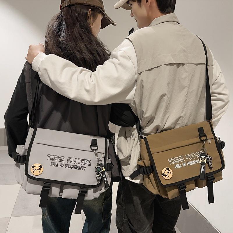 Мужская и женская сумка через плечо — фото 15