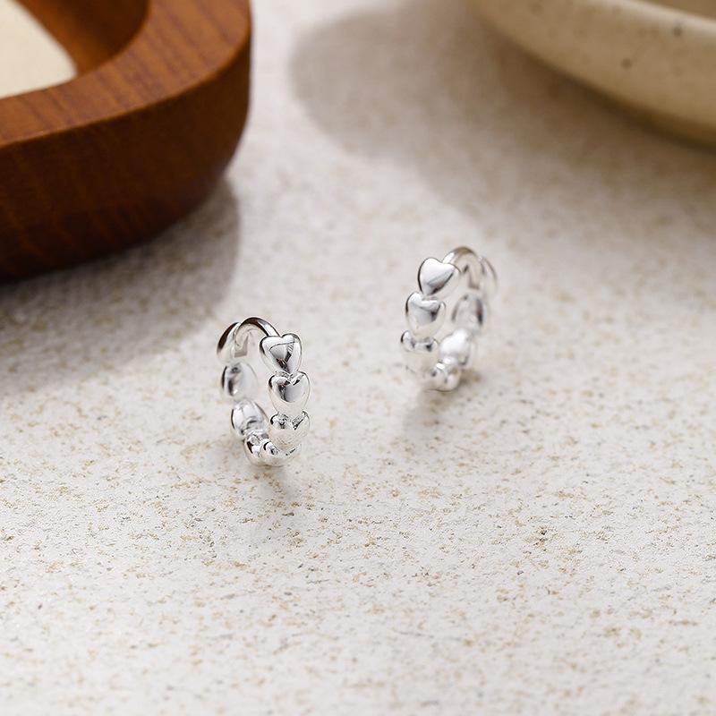 Love Circle Ear Buckle Women's Simple Ins Cold Wind Temperament Versatile Peach Heart Earrings