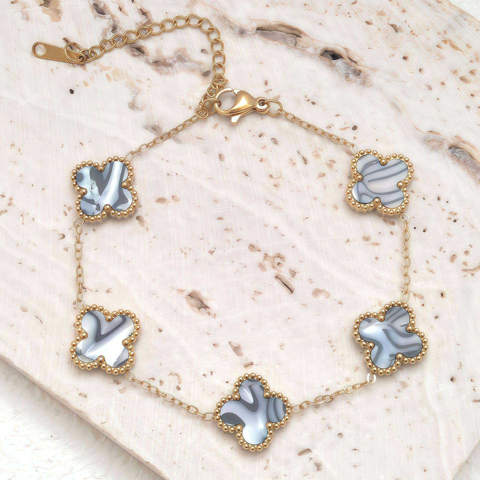 

Браслет из титановой стали нового цвета с четырехлистным клевером, счастливый, высококлассный женский браслет