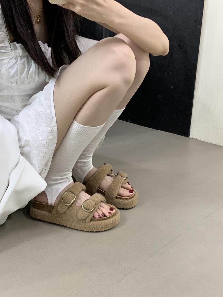 Furry belt buckle one-word open-toe round head thick-soled slippers outer wear 2025 fashion casual beach cool slippers