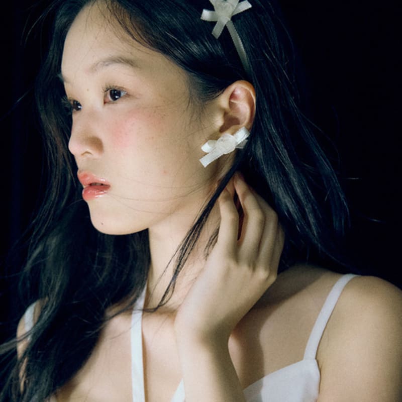 LOVUEE Frost Rose Headband with Cream color Bows