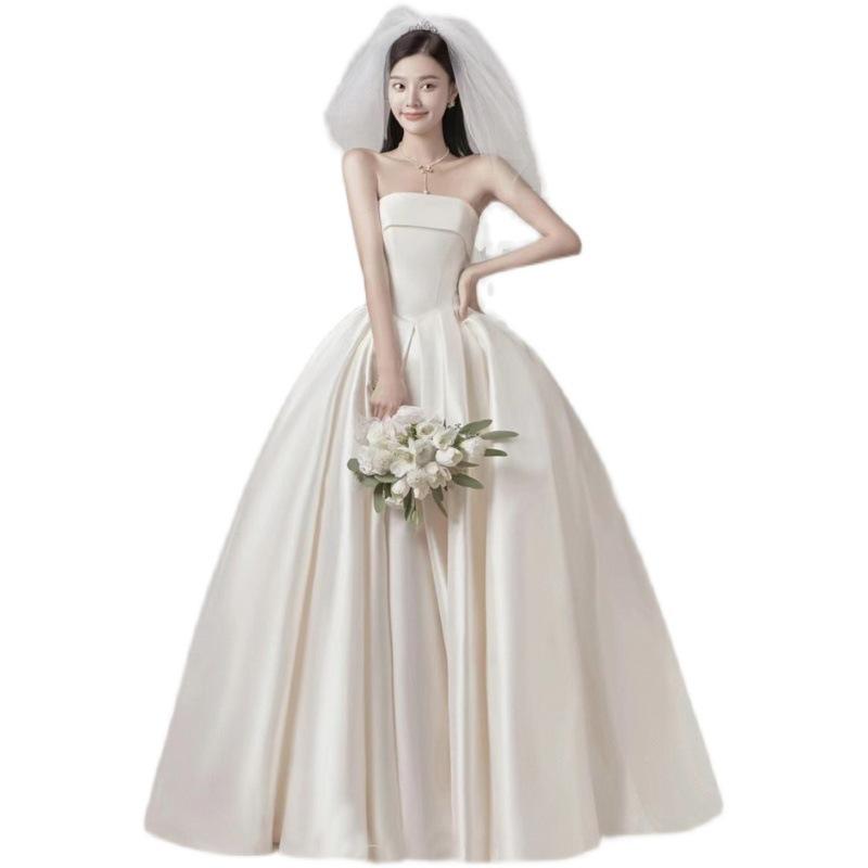 Nouvelle robe de mariée simple en satin blanc tube top pelouse française robe rétro courte