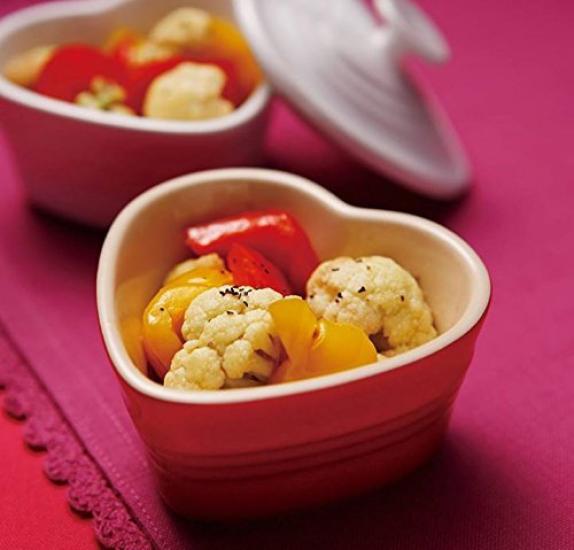 Le Creuset Ramequin with White and Wedding Anniversary Bridal Party Favor Japanese d'Amour (Small, Lid) Lustre, Heat-Resistant, Cold-Resistant,