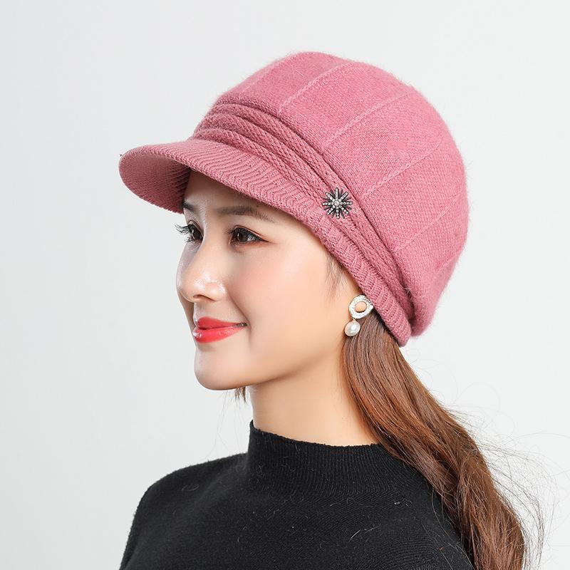 Mid Aged and Elderly Women's Warm and Knitted Beret for Autumn and Winter, New Beret for Outdoor Travel