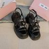 Dünne Riemen offene Zehenpartie neue Schmetterlingsschuhe Damen Sommer neue vielseitige Sandalen Kreuzriemen dicker Absatz erhöhend Muffin Damenschuhe