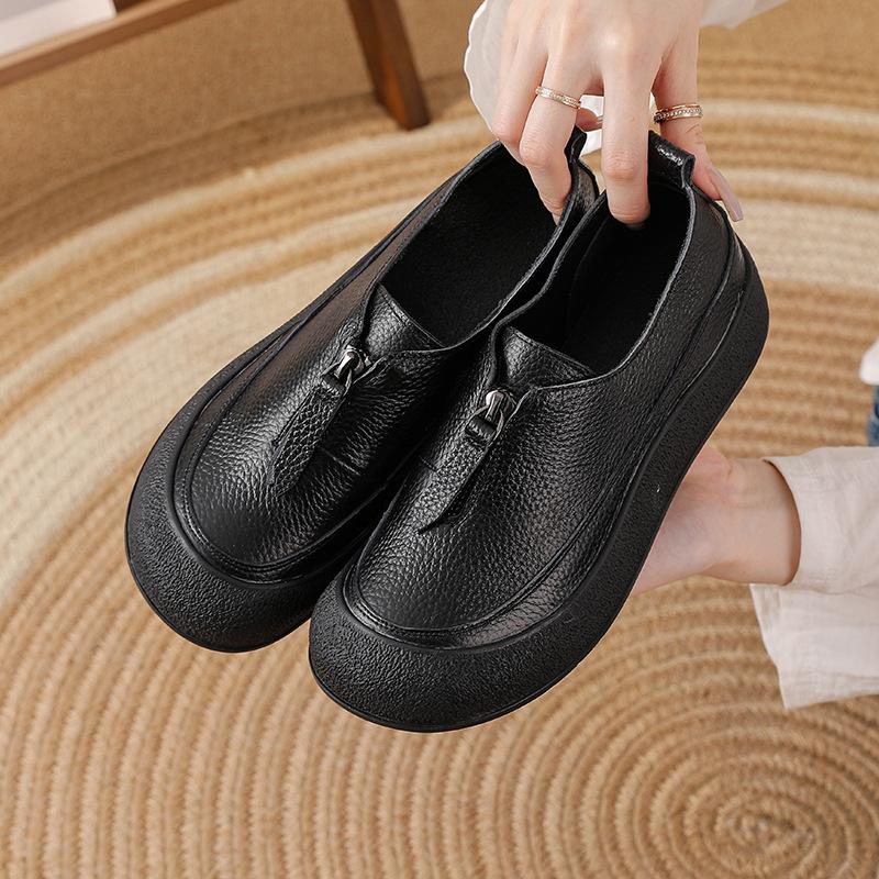 Fashion 2025 Spring New Style Slip On Head Layer Leather Retro Soft Bottom Large Flat Comfortable Mother's Shoes Women's Shoes