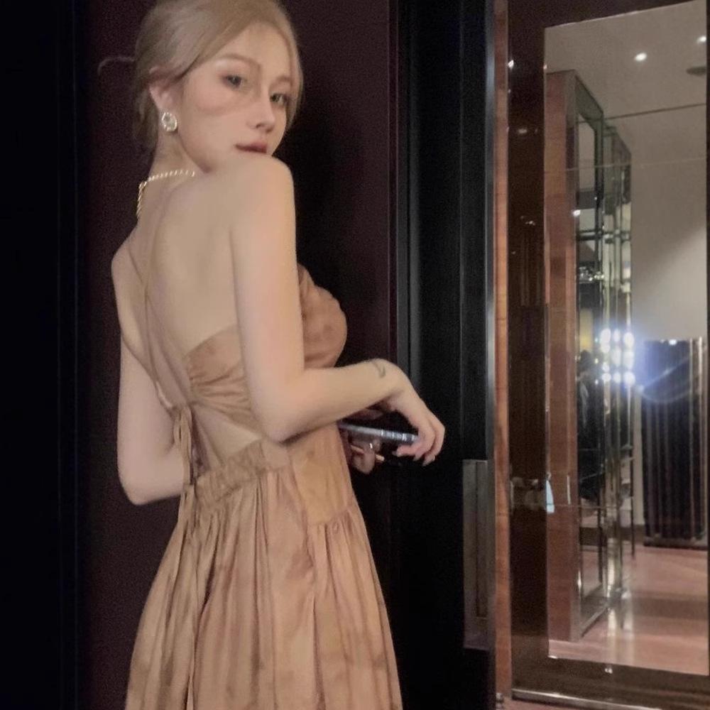 

Летнее кофейное А-силуэтное платье макси на бретелях с V-образным вырезом и открытой спиной S - Premium Edition