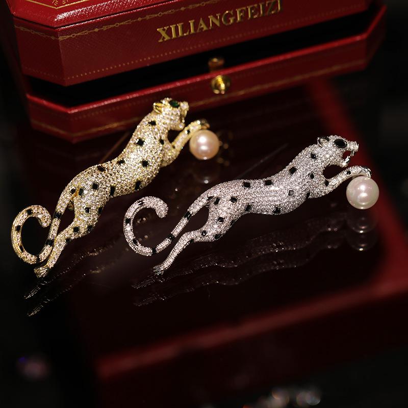 Western Liang Leopard Brooch: Zircon & Freshwater Pearl Pin