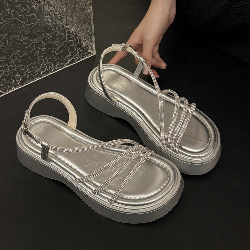 

2025 summer new fashion casual temperament versatile fashion Internet celebrity leisure comfortable rhinestone women s slippers 37 серебряный