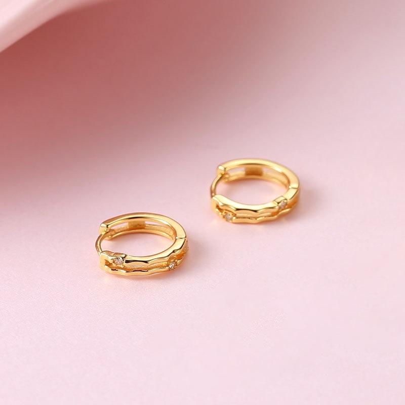 Wave Hollow Ear Buckles Are Simple and Simple In Design, Cute and Playful Street Shooting Earrings Personalized Trend