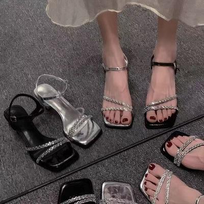 Feenhafter Stil wunderschönes Wort mit französischen Kristallabsatzsandalen 2025 Sommer neue Mode dicker Absatz Strasssandalen Damen