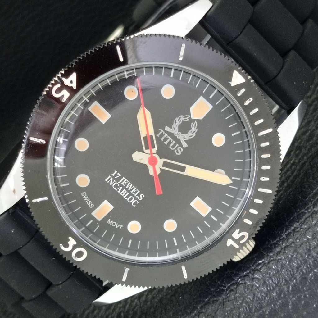 

TITUS SWISS 40MM TURNABLE BEZEL HAND-WINDING MENS BLACK DIAL WATCH a431348-2 R106-a431348