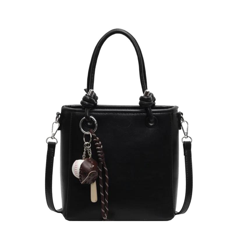 Retro PU axelväska med dragkedja för kvinnor enfärgad mångsidig handväska nischdesign förskjutningshink crossbody moderiktig