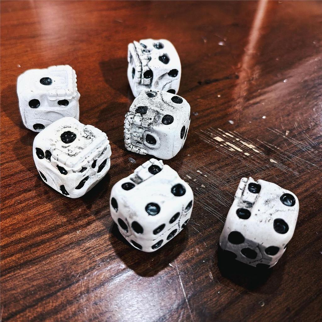 2/5pz Dadi Teschio Bianco Mini Teschio Faccia Dadi da Gioco Esagonali Dadi Esotici Gioco per Club Bar Festa di Halloween Oggetti di Scena Gioco Casuale