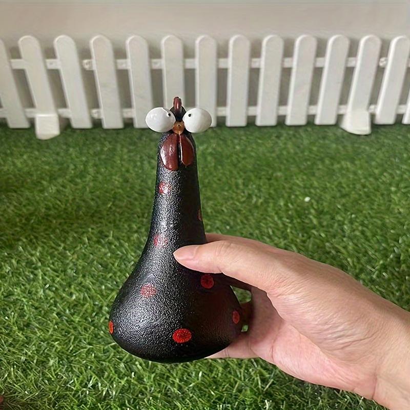Skurrile Hühnerfigur mit großen Augen Bunte Polka-Dot-Harzstatue Hühnchen mit langen Beinen, das Heilung und Freude ausdrückt Gartenhof-Dekoration