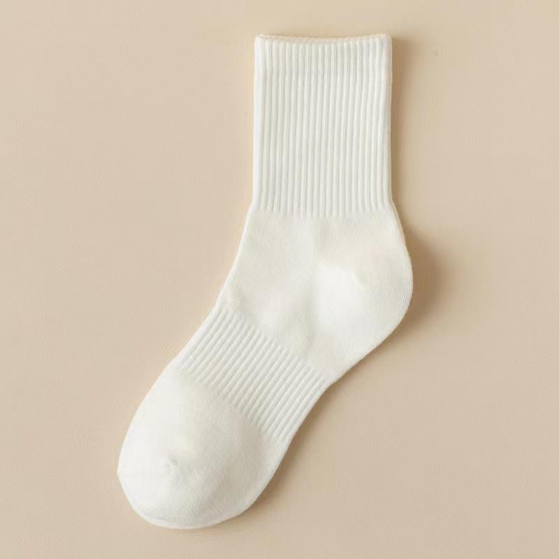 Men's Solid Color Mid-tube Socks Spring and Autumn Breathable Socks Sweat-absorbent Sports Socks