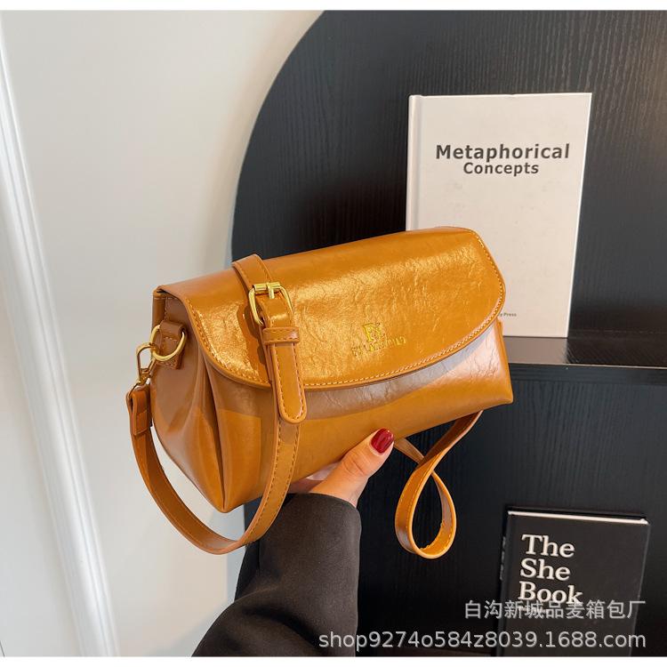 

Retro bag women s 2025 new summer popular messenger bag fashionable shoulder bag small square bag supports one-piece delivery.