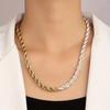 Ett tvåfärgat tvinnat halsband i guld och silver, neutral stil, fest, semester, nyårspresent, smycke