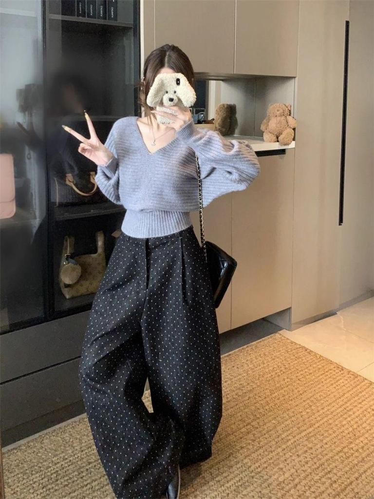 In-Stock: Women's Elegant Long-Sleeve Knit Sweater - Solid Color, Slimming, Versatile Chic Top for Autumn & Winter