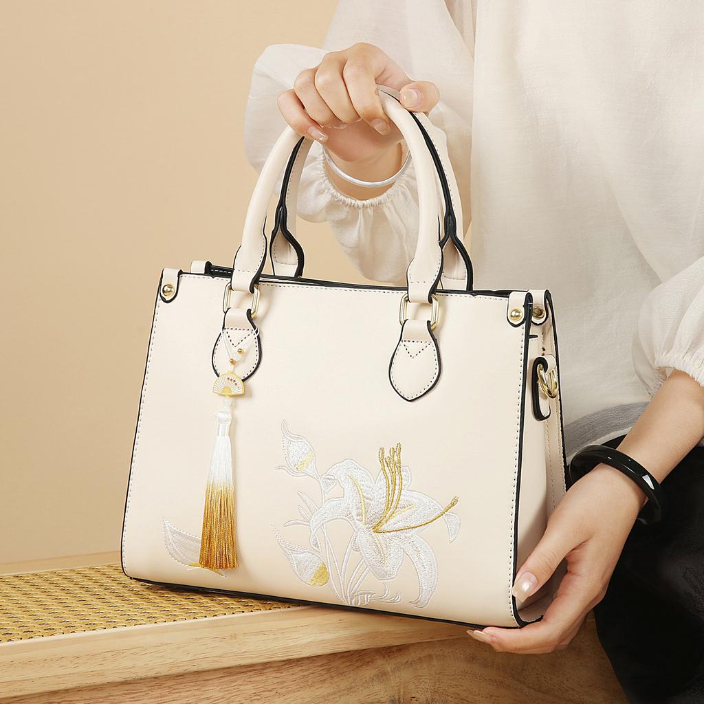 Lady mother handbag messenger 2025 new high-end Chinese style embroidery middle-aged wedding bag large capacity