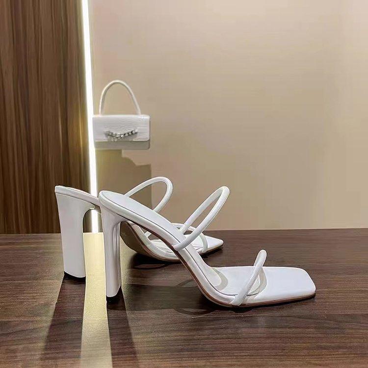 Hausschuhe mit hohen Absätzen 2025 Europäischer und amerikanischer Außenhandel neue Damenschuhe eckige Zehenpartie dicker Absatz hoher Absatz tragen coole Hausschuhe Frauen